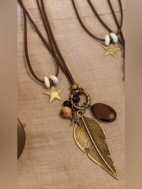 ⭐️ Bohemian Feather & Star Pendant Necklace - Brown and Gold